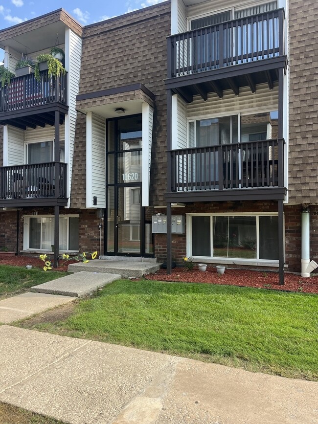 Building Photo - 10620 Brooks Ln Unit 2-B3