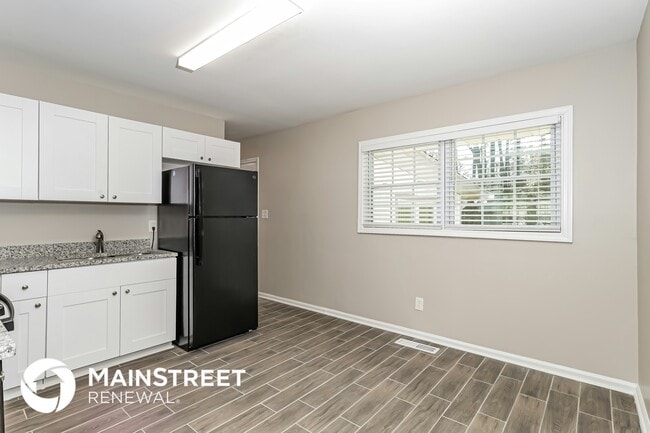 Photo - 634 Roxbury Dr