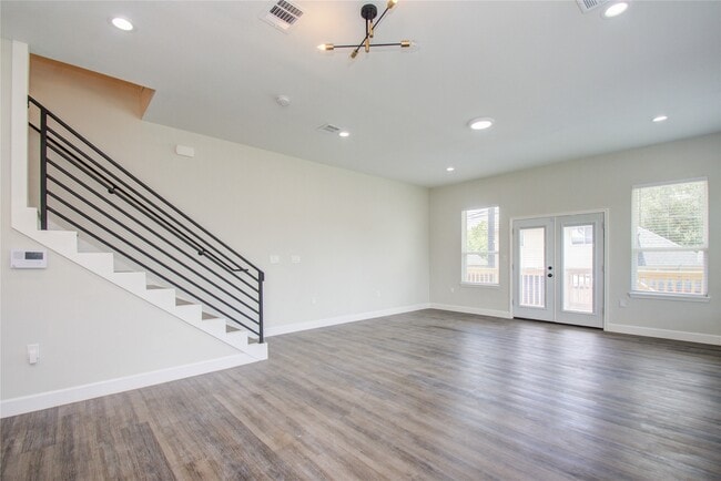 Photo - 4916 Sunbeam St