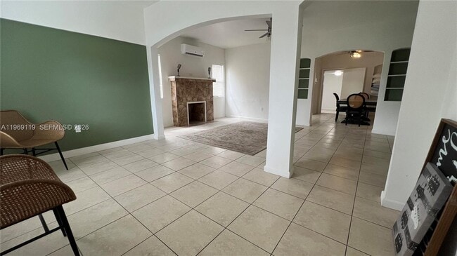 Photo - 113 NW 35th St Unit 113