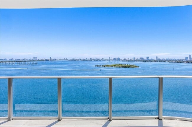 Building Photo - 700 NE 24th St Unit 1107