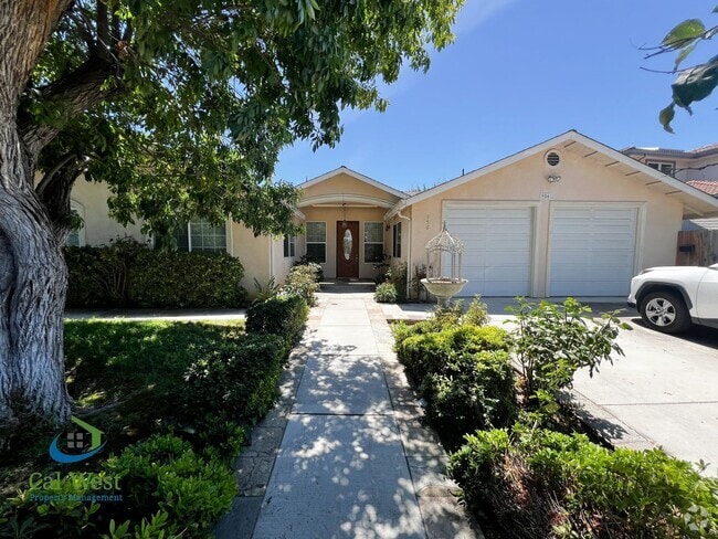 Building Photo - $5800 - Spacious 5 Beds 4 baths with large... Rental