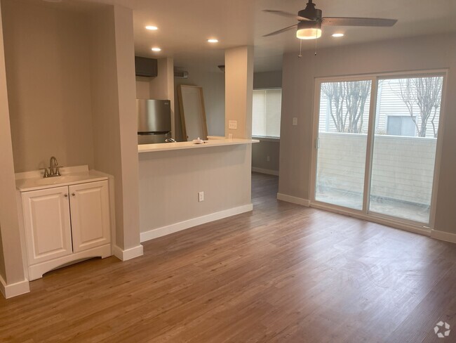 Building Photo - 7431 Holly Hill Dr Unit #135 Rental