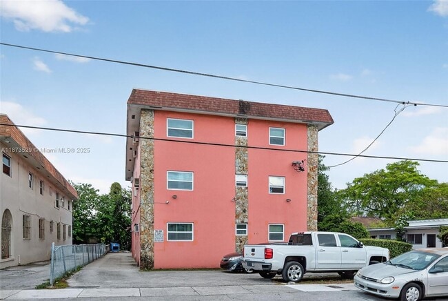 Building Photo - 458 SW 9th St Unit 2 Rental