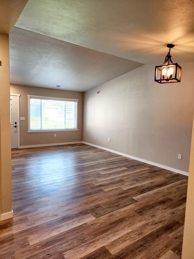 Photo - 105 Nieson St