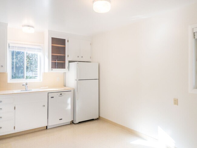 Photo - 36 Ross Ave Unit 36 Ross Avenue #07