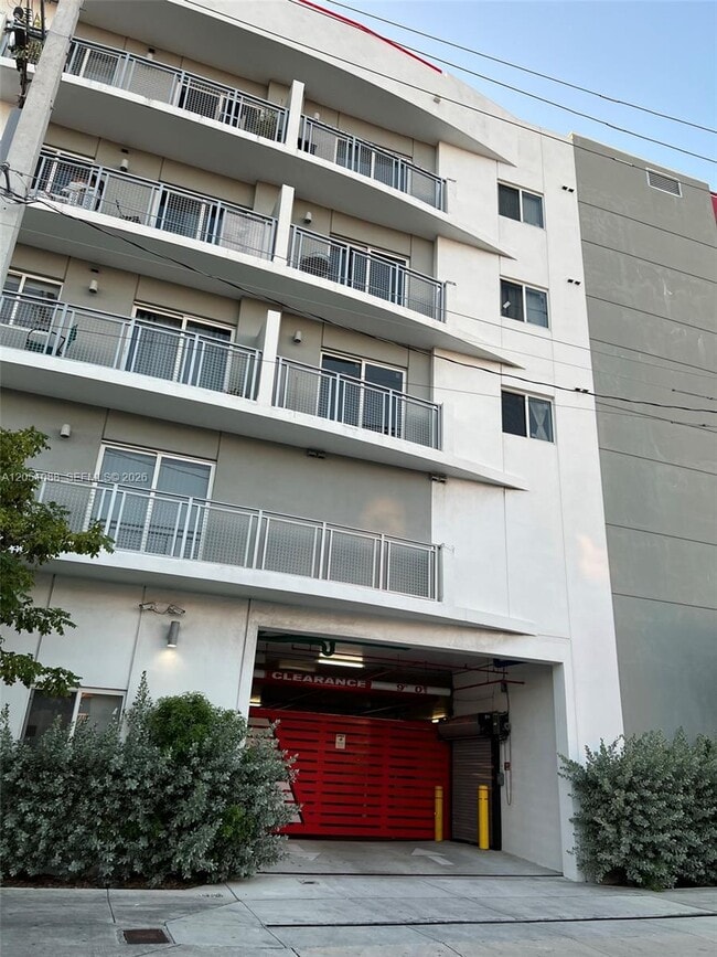 Building Photo - 2300 NW 7th St Unit 304