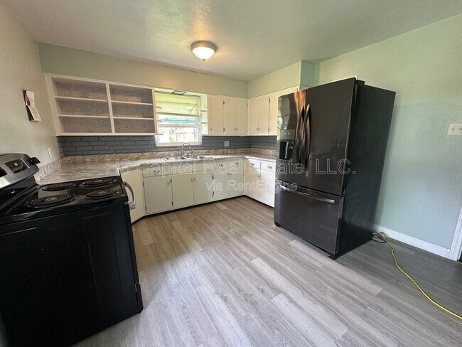 Photo - 202 S Hilgard St