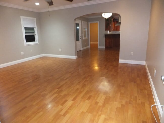 Photo - 3920 E 11th St