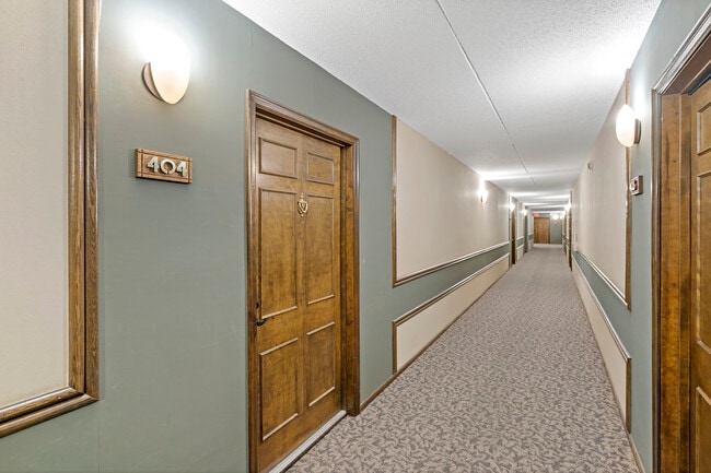 6730 Vernon Ave S Unit Fountain Woods II 404