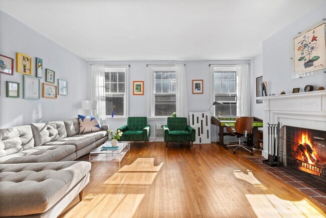 Photo - 325 Tappan St Unit 4