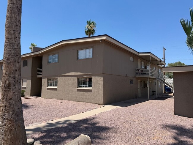Building Photo - 2 Bedroom 2 Bath Condominium in Great Location Unit 109