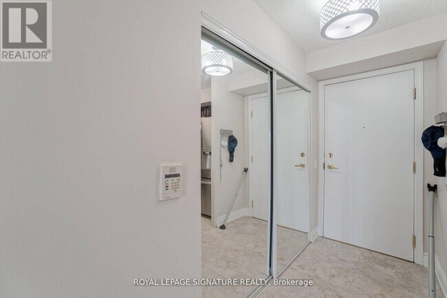 Photo - 25 Kingsbridge Garden Cir Unité 727