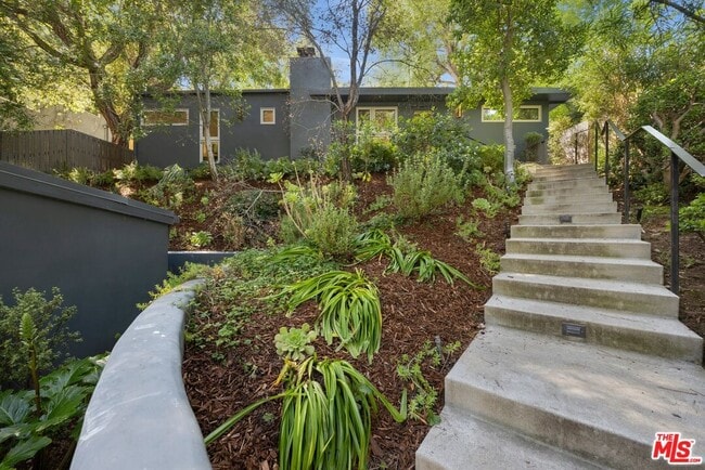 Building Photo - 8811 Wonderland Ave Rental