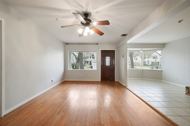Photo - 930 W 42nd St