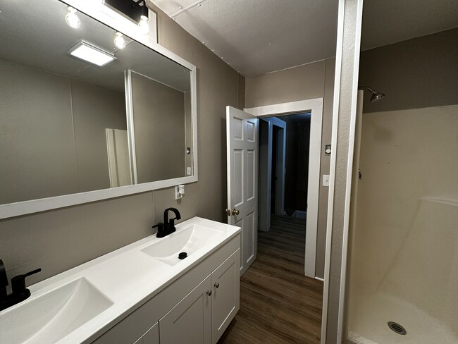 Photo - 408 S Queen St