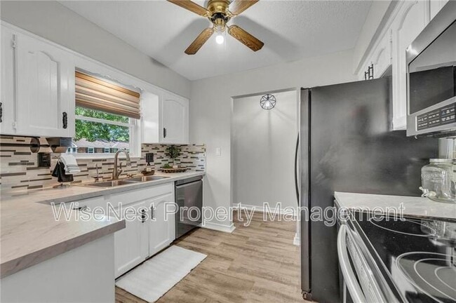 Photo - 305 NW Shamrock Ave