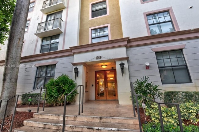 Photo - 1919 Van Buren St Unit 311A