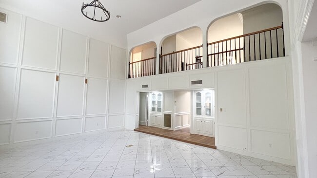 Photo - 372 Robbins Dr