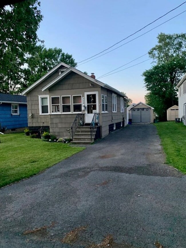 Building Photo - Great Galeville 2 bed bungalow