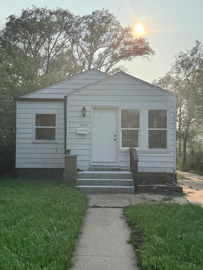 Building Photo - 2240 Pierce St Rental