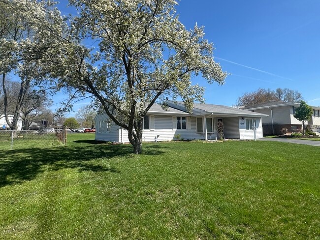 Building Photo - 1310 Somerset Ln