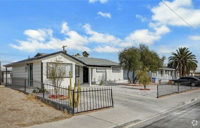 Building Photo - Remodeled 3-Bed Home with Private Studio, ...