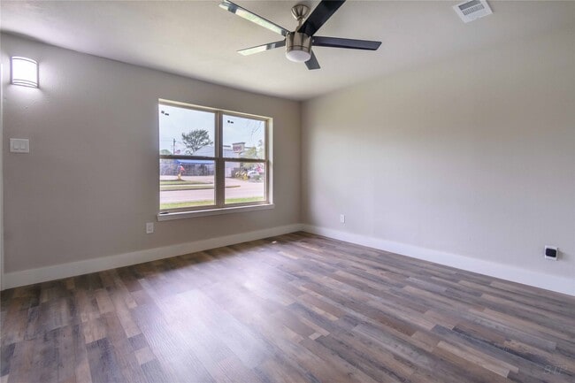 Building Photo - 12044 Beechnut St Rental