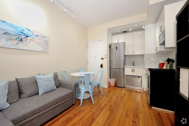 Building Photo - 237 Sullivan St Rental