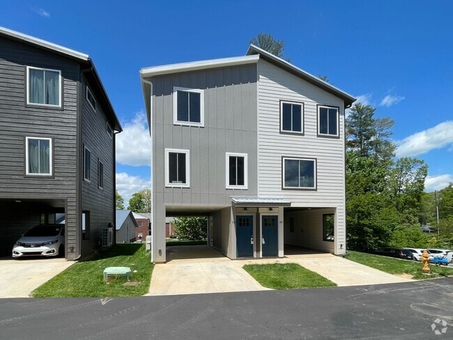 Building Photo - Beautiful Compact Cottage in South Asheville Rental