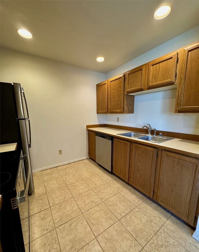 Photo - Gorgeous 2-Bedroom, 1-Bathroom Condo for Rent Unit 7