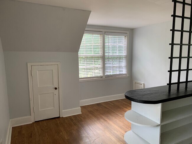 Photo - 330 1/2 North White Street Unit Apt. B (upstairs)