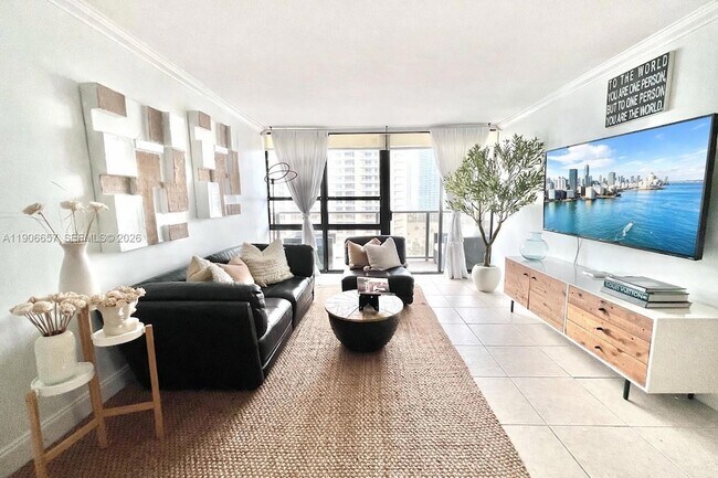 Building Photo - 600 NE 36th St Unit 2011