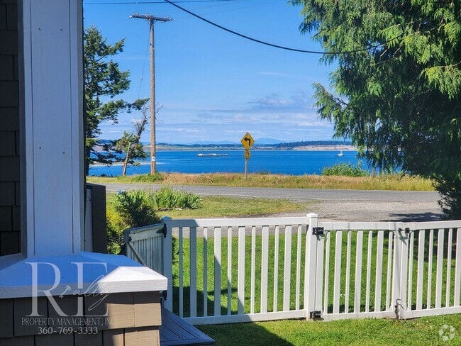 Building Photo - Stunning Water-View Haven and Stress-free ... Rental