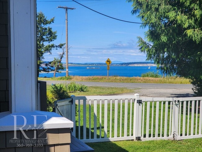 Building Photo - Stunning Water-View Haven and Stress-free ... Rental