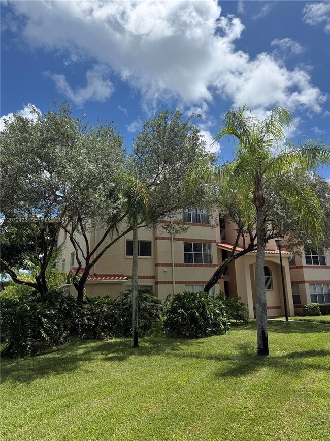 Building Photo - 3450 Pinewalk Dr N Unit 421