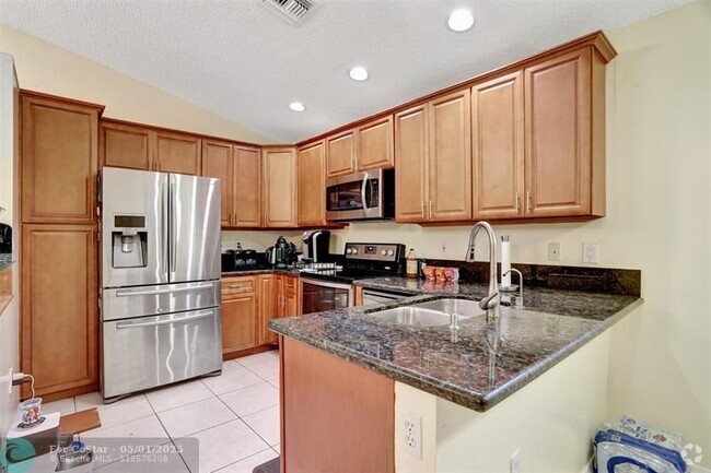 Building Photo - 2421 NW 72nd Ave Rental