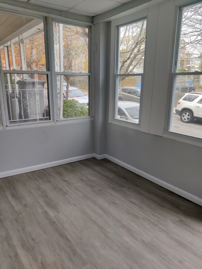 Photo - 532 E Mayland St