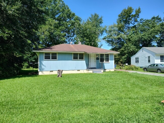 Building Photo - 2222 Briarfield Rd Rental