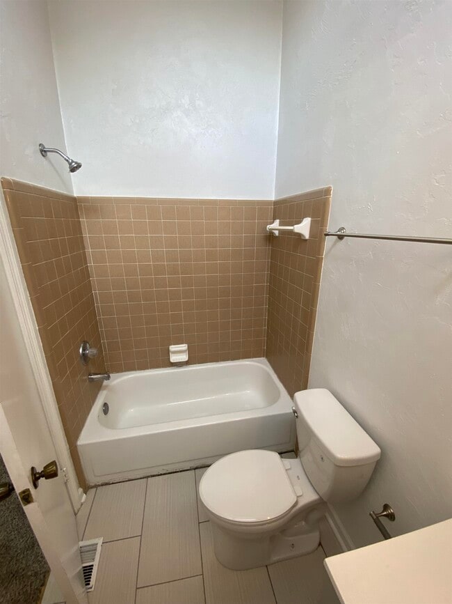 Photo - 1242 High Rd