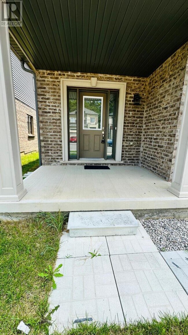 Photo - 74 Macklin St