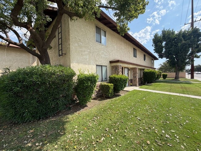 Building Photo - 6350 Summerfield Dr Unit 6350 Summerfield Dr #3