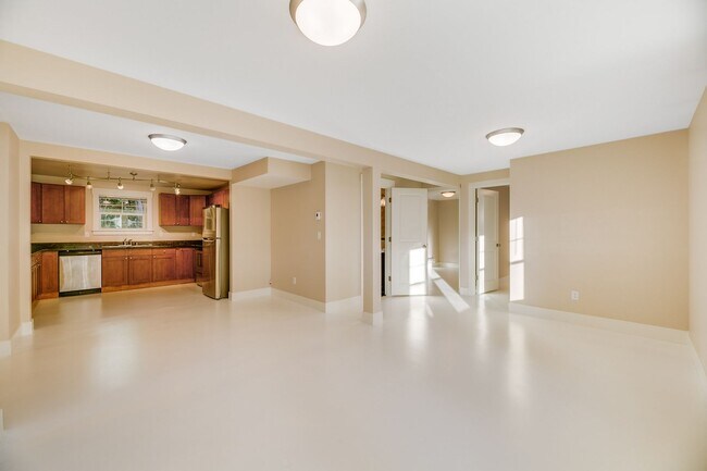 Photo - Amazing 4-Bedroom Daylight Basement in Well-Maintained Triplex! Unit 3