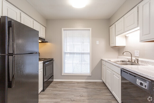 1BR, 1BA - 610 SF