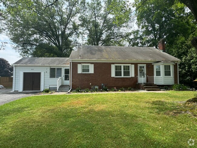 Building Photo - 4 BR, 1.5 BA- ALL UTILITIES INCLUDED Unit 509 Vassar Road-  B Rental