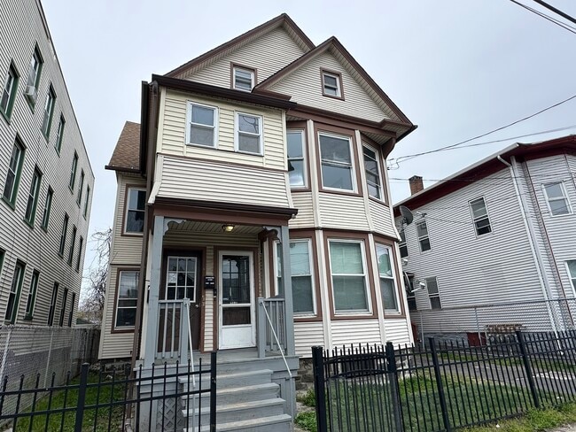 Photo - 258 Brooks St Apartment Unit 2