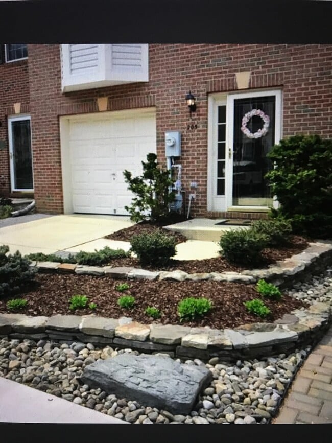 Photo - 205 Tilden Way