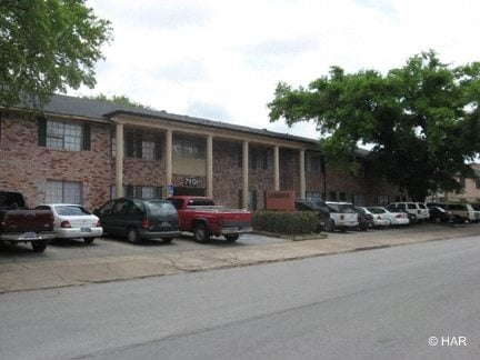 Glenbrook East - Lenora Apartments
