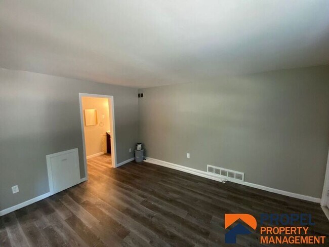 Photo - 8139 Macomb St