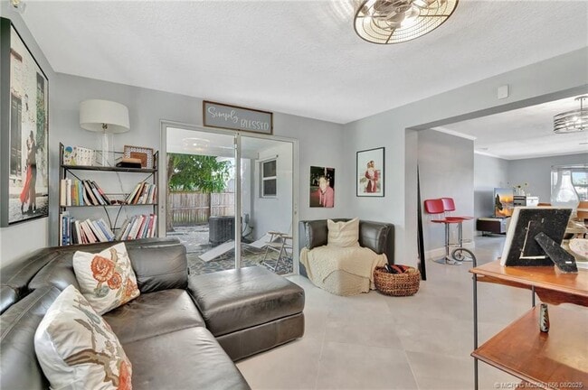 Photo - 1894 SE Lafayette St